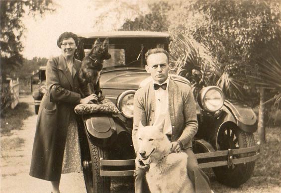 1927 Hupmobile With Jennie, Elmer, Teddy and Rinty, December 3, 1932 (Source: Sorg)