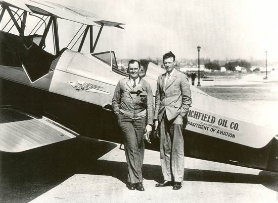 NC667K, Dudley Steele and Charles Lindbergh (R), ca. 1929-31