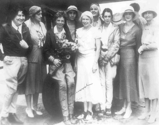 Clema Granger, Center, 1932, With Other Women of Aviation