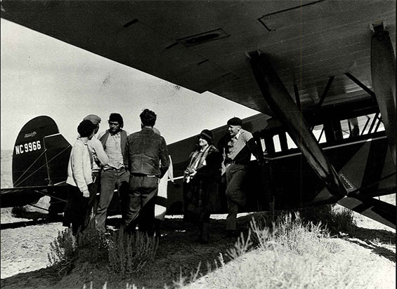 Irving Kravitz (R) With Passengers and NC9966 at Kayenta, AZ, 1932 (Source: AMP) 
