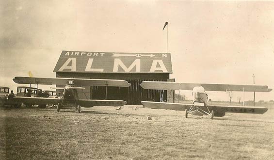 Waco 9 (R) and American Eagle, Alma, MI, 1928  (Source: Tietz)