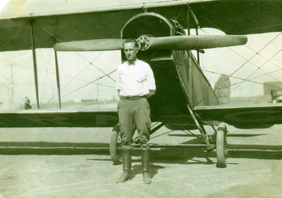 Lee Willey and Aero's Curtiss "Jenny"